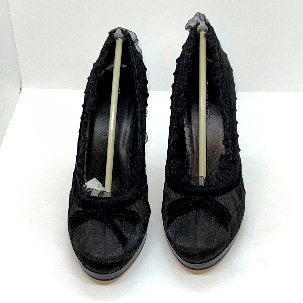 Sexy Black Satin High Heel Pumps With Lace Details And Bow. Size 6.